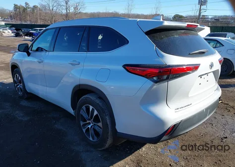 2022 Toyota Highlander Xle из США, поврежденный, VIN 5TDGZRBH6NS596795